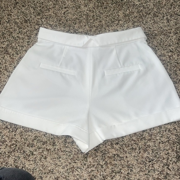 Elegant White Shorts by Alice + Olivia - Picture 6 of 9